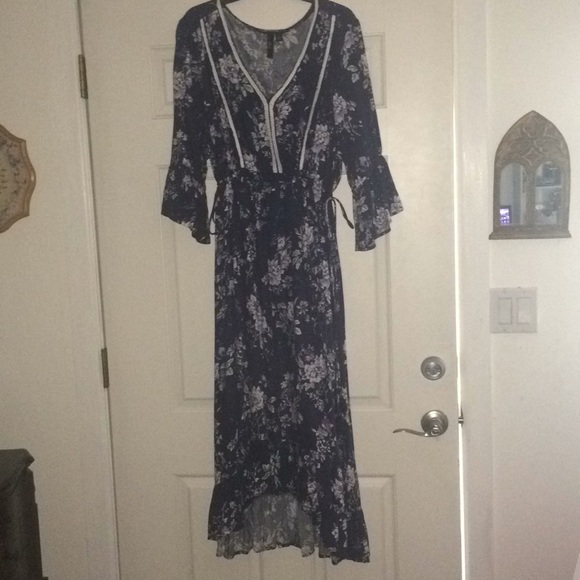 ellos Dresses & Skirts - Ellos Midi floral dress never worn